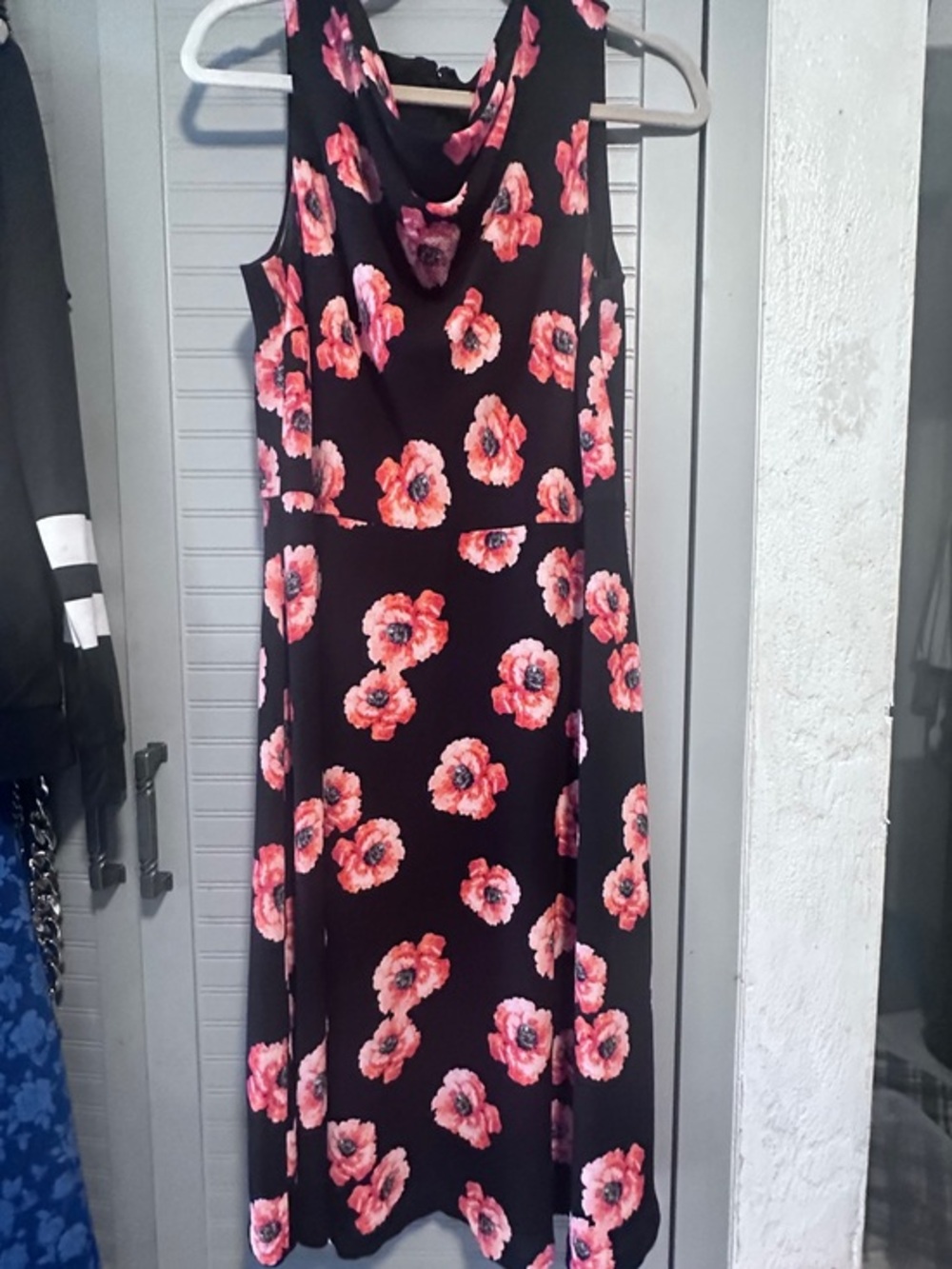 Talbots Floral Sleeveless
Cowl Dress Black 12 LIKE NEW